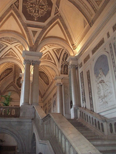 Escalera principal, de la misma tipología que la de El Escorial
